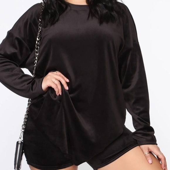 Velour Set - Picture 2 of 7